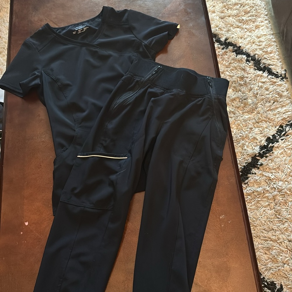 Black infinity scrubs